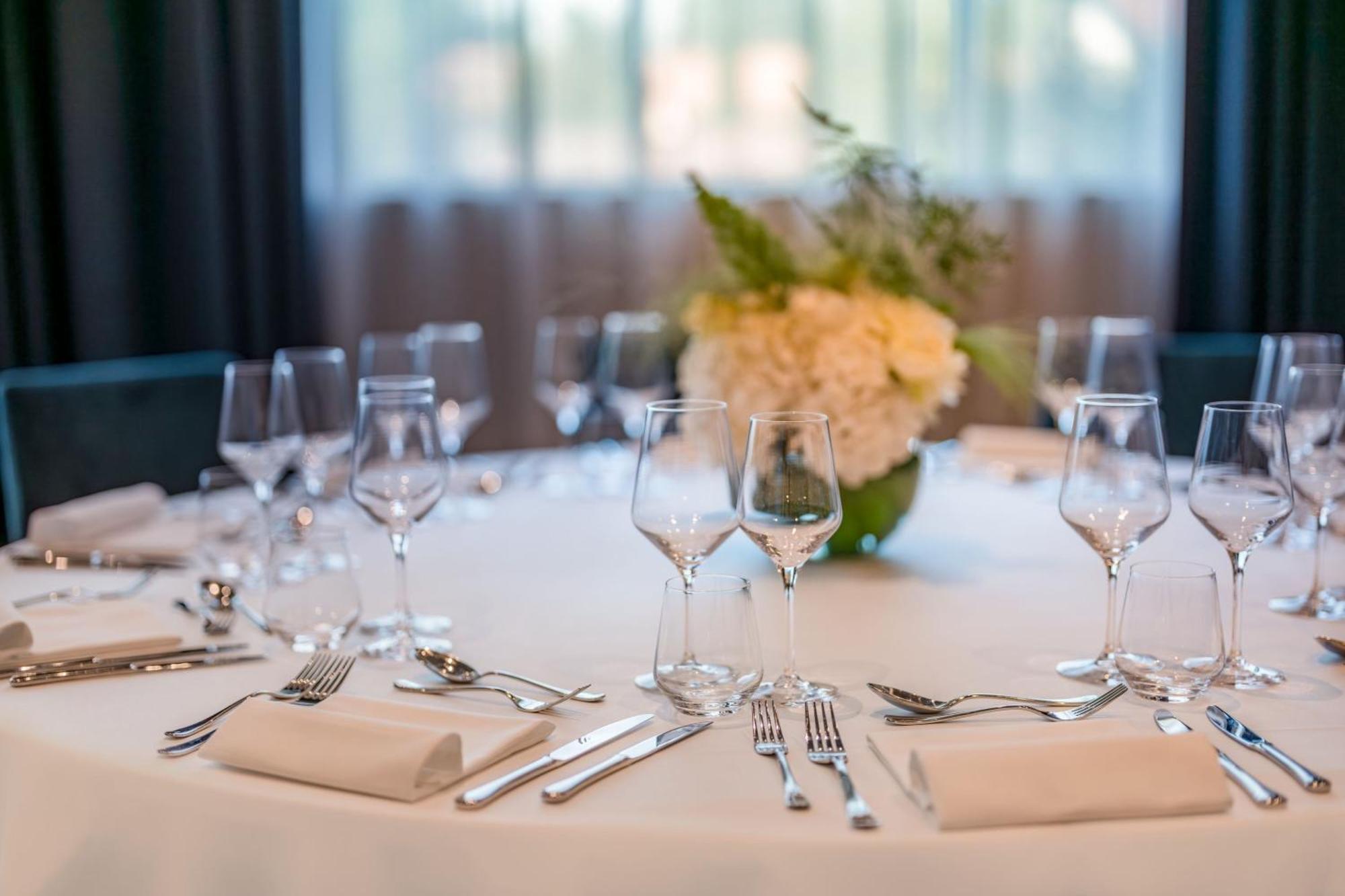 Geneva Marriott Hotel เมย์แร็ง ภายนอก รูปภาพ